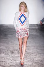 フラワープリントでユニーク描くドリーミーな世界 - クレメンツ リベイロ(CLEMENTS RIBEIRO)、2012年春夏コレクション｜写真6