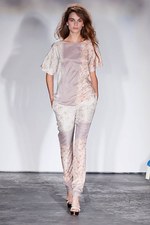 フラワープリントでユニーク描くドリーミーな世界 - クレメンツ リベイロ(CLEMENTS RIBEIRO)、2012年春夏コレクション｜写真11