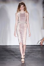 フラワープリントでユニーク描くドリーミーな世界 - クレメンツ リベイロ(CLEMENTS RIBEIRO)、2012年春夏コレクション｜写真12