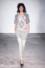 フラワープリントでユニーク描くドリーミーな世界 - クレメンツ リベイロ(CLEMENTS RIBEIRO)、2012年春夏コレクション｜写真17