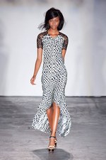 フラワープリントでユニーク描くドリーミーな世界 - クレメンツ リベイロ(CLEMENTS RIBEIRO)、2012年春夏コレクション｜写真22