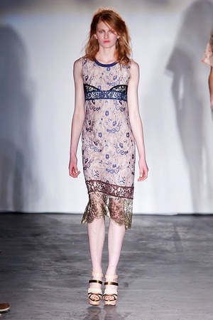 フラワープリントでユニーク描くドリーミーな世界 - クレメンツ リベイロ(CLEMENTS RIBEIRO)、2012年春夏コレクション｜写真13