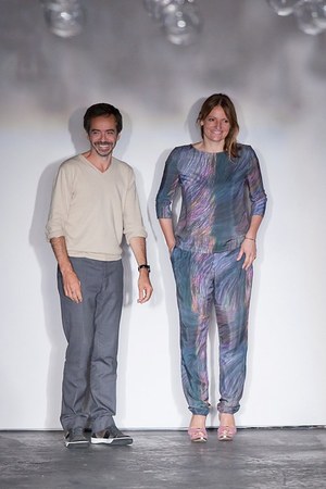フラワープリントでユニーク描くドリーミーな世界 - クレメンツ リベイロ(CLEMENTS RIBEIRO)、2012年春夏コレクション｜写真23