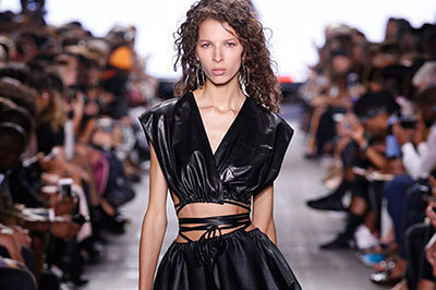 2017年春夏NYコレクション｜アレキサンダー ワン 17年春夏コレクション、サーフカルチャーを感じる“ネオンウォーターワールド”