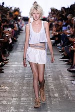 アレキサンダー ワン 17年春夏コレクション、サーフカルチャーを感じる“ネオンウォーターワールド”｜写真2