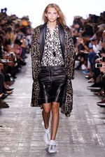 アレキサンダー ワン 17年春夏コレクション、サーフカルチャーを感じる“ネオンウォーターワールド”｜写真22