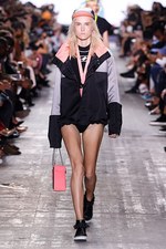 アレキサンダー ワン 17年春夏コレクション、サーフカルチャーを感じる“ネオンウォーターワールド”｜写真35