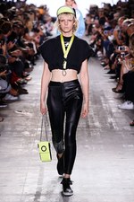 アレキサンダー ワン 17年春夏コレクション、サーフカルチャーを感じる“ネオンウォーターワールド”｜写真36