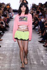 アレキサンダー ワン 17年春夏コレクション、サーフカルチャーを感じる“ネオンウォーターワールド”｜写真39