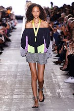 アレキサンダー ワン 17年春夏コレクション、サーフカルチャーを感じる“ネオンウォーターワールド”｜写真40