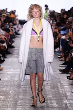 アレキサンダー ワン 17年春夏コレクション、サーフカルチャーを感じる“ネオンウォーターワールド”｜写真41