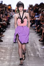 アレキサンダー ワン 17年春夏コレクション、サーフカルチャーを感じる“ネオンウォーターワールド”｜写真43