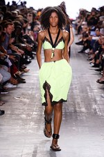 アレキサンダー ワン 17年春夏コレクション、サーフカルチャーを感じる“ネオンウォーターワールド”｜写真45