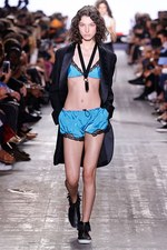 アレキサンダー ワン 17年春夏コレクション、サーフカルチャーを感じる“ネオンウォーターワールド”｜写真47