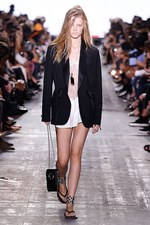 アレキサンダー ワン 17年春夏コレクション、サーフカルチャーを感じる“ネオンウォーターワールド”｜写真53