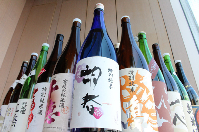 「オトナの酒ジカン」新宿で開催、100種類の日本酒・梅酒・果実酒を飲み比べ | 写真