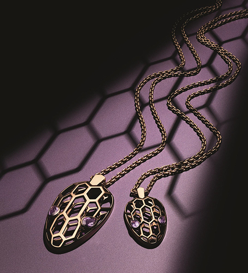 ブルガリ 16年ホリデーコレクション - 定番のセルペンティバッグをルビーレッドとゴールドで | 写真