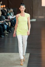 洗練された女性のライフスタイルをモードに彩るアキコオガワ(AKIKO OGAWA.) 2012年春夏コレクション｜写真2