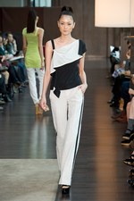 洗練された女性のライフスタイルをモードに彩るアキコオガワ(AKIKO OGAWA.) 2012年春夏コレクション｜写真5