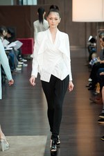 洗練された女性のライフスタイルをモードに彩るアキコオガワ(AKIKO OGAWA.) 2012年春夏コレクション｜写真18