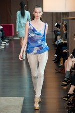 洗練された女性のライフスタイルをモードに彩るアキコオガワ(AKIKO OGAWA.) 2012年春夏コレクション｜写真19