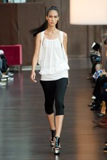 洗練された女性のライフスタイルをモードに彩るアキコオガワ(AKIKO OGAWA.) 2012年春夏コレクション｜写真21