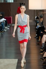 洗練された女性のライフスタイルをモードに彩るアキコオガワ(AKIKO OGAWA.) 2012年春夏コレクション｜写真26