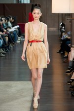 洗練された女性のライフスタイルをモードに彩るアキコオガワ(AKIKO OGAWA.) 2012年春夏コレクション｜写真33