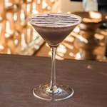 ケンズカフェ東京より、温度の違いで食べ比べる特選ガトーショコラ＆チョコカクテル｜写真2