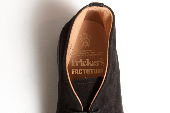 ファクトタム×トリッカーズ コラボブーツ発売 - 黒スエードのオーセンティックな装い｜写真2