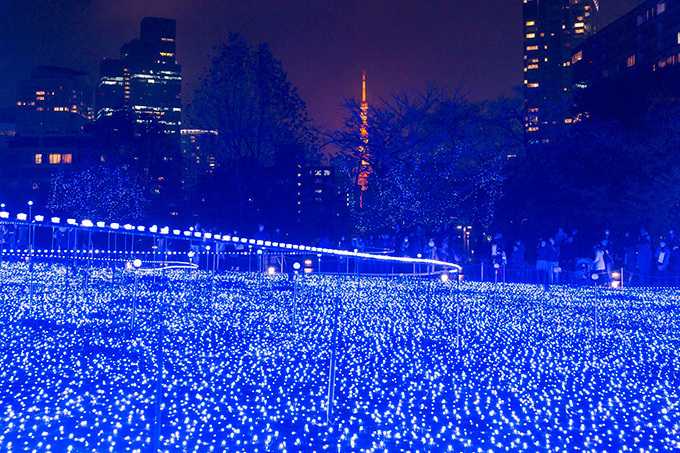 「ミッドタウン・クリスマス 2016」東京・六本木で- 幻想的な青いイルミネーションで宇宙空間を再現｜写真13