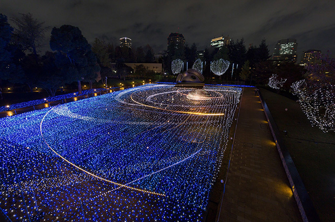 「ミッドタウン・クリスマス 2016」東京・六本木で- 幻想的な青いイルミネーションで宇宙空間を再現｜写真14