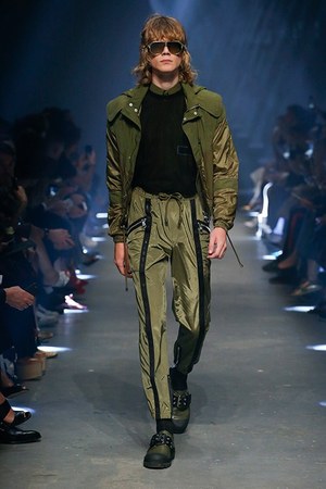 ヴェルサス ヴェルサーチェ(Versus Versace) 2017年春夏ウィメンズ&メンズコレクション  - 写真15