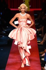 モスキーノ 2017年春夏ウィメンズコレクション - 平面プリントのみで生まれる?!最新ファッション｜写真117