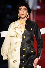 モスキーノ 2017年春夏ウィメンズコレクション - 平面プリントのみで生まれる?!最新ファッション｜写真26