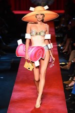 モスキーノ 2017年春夏ウィメンズコレクション - 平面プリントのみで生まれる?!最新ファッション｜写真33