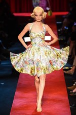 モスキーノ 2017年春夏ウィメンズコレクション - 平面プリントのみで生まれる?!最新ファッション｜写真35