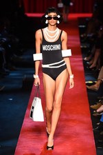 モスキーノ 2017年春夏ウィメンズコレクション - 平面プリントのみで生まれる?!最新ファッション｜写真41