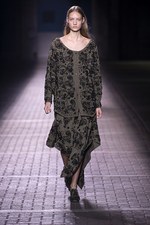 マルベリー 2017年春夏コレクション - ユニフォームを頼りに巡る英国への旅｜写真3