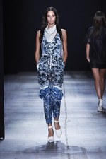 時代の先端を行く、モダン・スポーティースタイル - アレキサンダー ワン(ALEXANDER WANG) 2012年春夏コレクション｜写真8