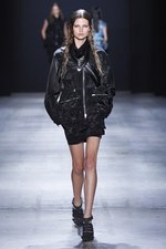 時代の先端を行く、モダン・スポーティースタイル - アレキサンダー ワン(ALEXANDER WANG) 2012年春夏コレクション｜写真14