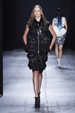 時代の先端を行く、モダン・スポーティースタイル - アレキサンダー ワン(ALEXANDER WANG) 2012年春夏コレクション｜写真15