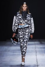 時代の先端を行く、モダン・スポーティースタイル - アレキサンダー ワン(ALEXANDER WANG) 2012年春夏コレクション｜写真19