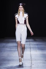 時代の先端を行く、モダン・スポーティースタイル - アレキサンダー ワン(ALEXANDER WANG) 2012年春夏コレクション｜写真25