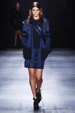時代の先端を行く、モダン・スポーティースタイル - アレキサンダー ワン(ALEXANDER WANG) 2012年春夏コレクション｜写真31