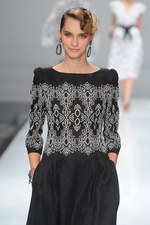 光と風を自在に操る大人のロマンティックスタイル - jun ashida(ジュン アシダ) 2012春夏コレクション｜写真43