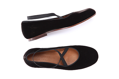 マーガレット・ハウエルの16年秋冬新作、ベルベットパンプス