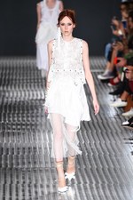 ヌメロ ヴェントゥーノ(N°21) 2017年春夏コレクション - 不均衡が生むモダンさと個性｜写真1