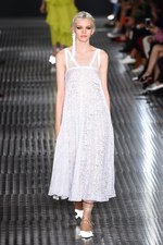 ヌメロ ヴェントゥーノ(N°21) 2017年春夏コレクション - 不均衡が生むモダンさと個性｜写真7