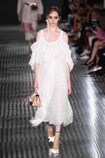 ヌメロ ヴェントゥーノ(N°21) 2017年春夏コレクション - 不均衡が生むモダンさと個性｜写真32